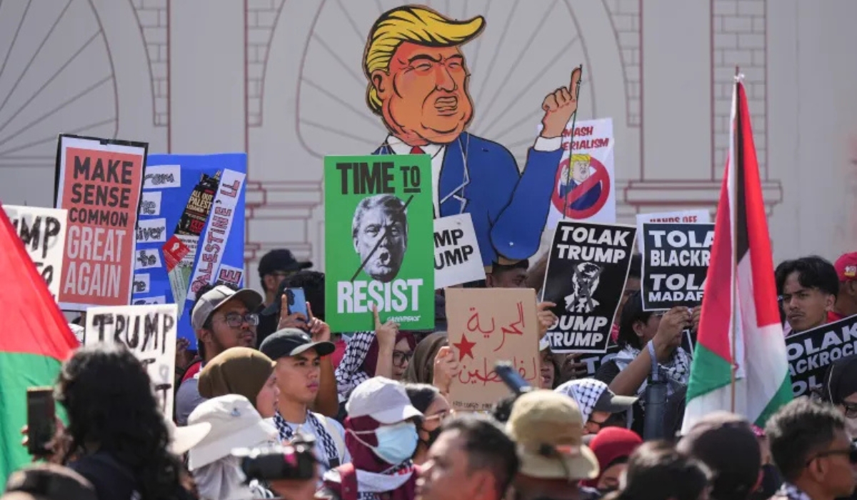 Protesters in Kuala Lumpur Voice Opposition to Trumps Visit for ASEAN Summit